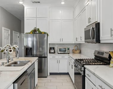 431 W Pioneer Drive - Photo Thumbnail 10