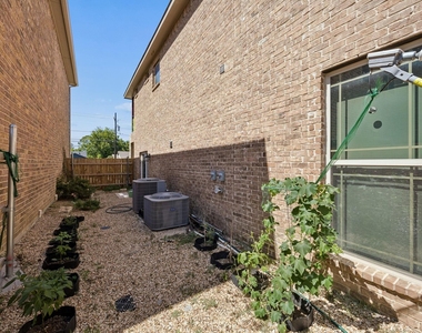 431 W Pioneer Drive - Photo Thumbnail 27