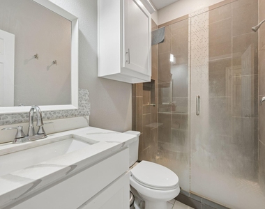 431 W Pioneer Drive - Photo Thumbnail 25