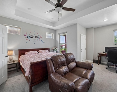 431 W Pioneer Drive - Photo Thumbnail 13