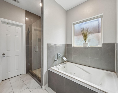 431 W Pioneer Drive - Photo Thumbnail 17