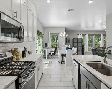 431 W Pioneer Drive - Photo Thumbnail 11