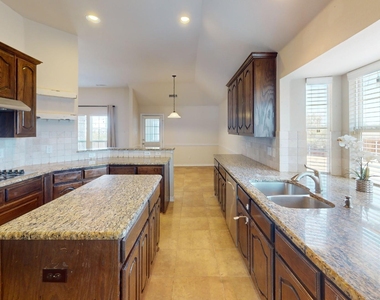 8300 Blue Periwinkle Lane - Photo Thumbnail 9