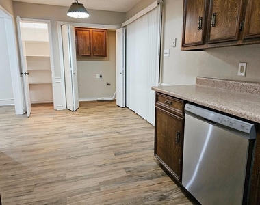 309 Christie Court - Photo Thumbnail 4