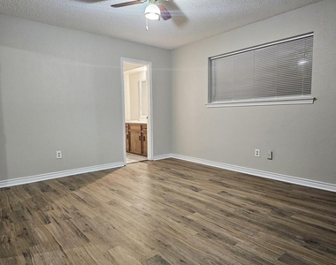 309 Christie Court - Photo Thumbnail 6