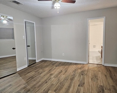 309 Christie Court - Photo Thumbnail 5