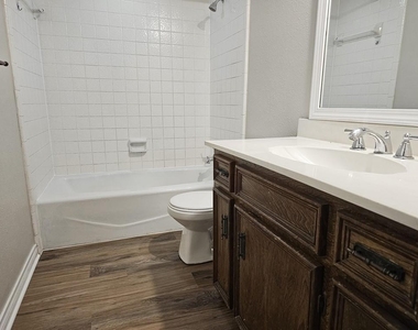 309 Christie Court - Photo Thumbnail 7
