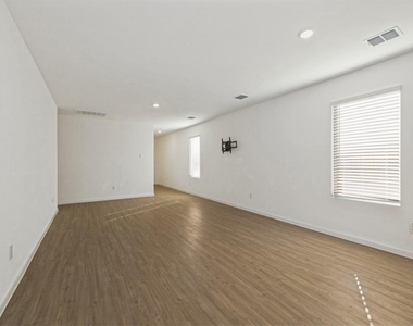 1016 Cortijo Way - Photo Thumbnail 5