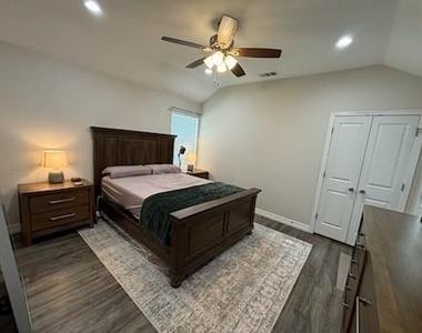 430 E Hull Street - Photo Thumbnail 6