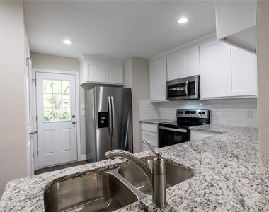 430 E Hull Street - Photo Thumbnail 4