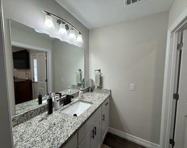 430 E Hull Street - Photo Thumbnail 8