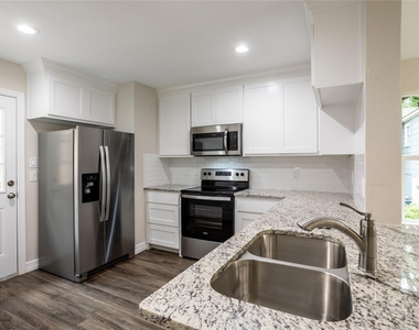 430 E Hull Street - Photo Thumbnail 3