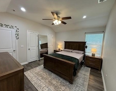 430 E Hull Street - Photo Thumbnail 7