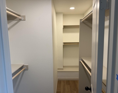 402 N Nolan River Road - Photo Thumbnail 13