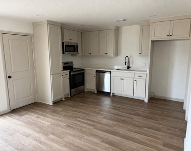 402 N Nolan River Road - Photo Thumbnail 3