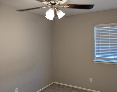 245 Rancho Drive - Photo Thumbnail 8
