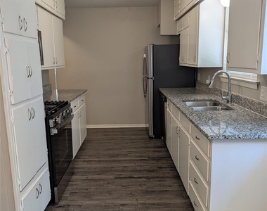 245 Rancho Drive - Photo Thumbnail 6