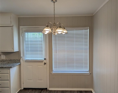 245 Rancho Drive - Photo Thumbnail 5