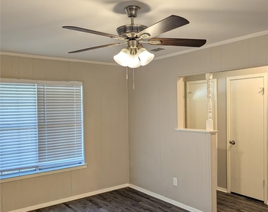 245 Rancho Drive - Photo Thumbnail 4