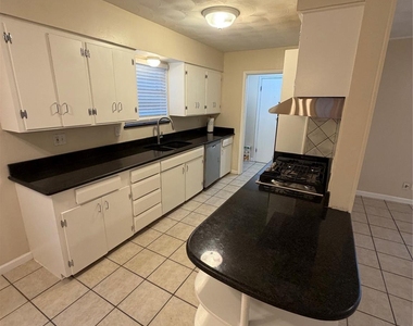 2323 Springhill Drive - Photo Thumbnail 5