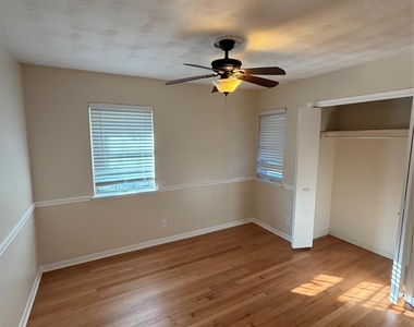 2323 Springhill Drive - Photo Thumbnail 9