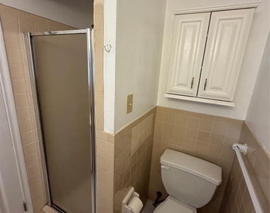2323 Springhill Drive - Photo Thumbnail 10