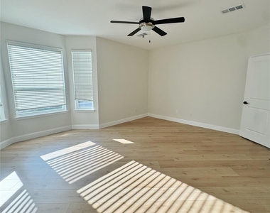 8339 Davis Drive - Photo Thumbnail 13