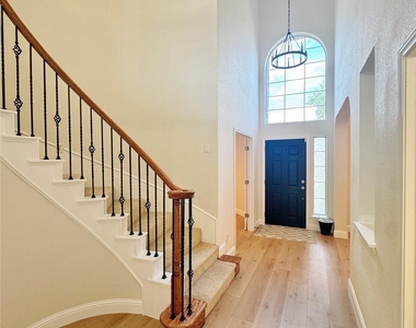 8339 Davis Drive - Photo Thumbnail 3