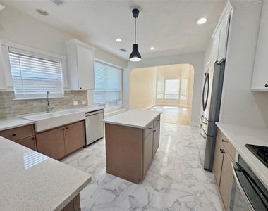 8339 Davis Drive - Photo Thumbnail 8