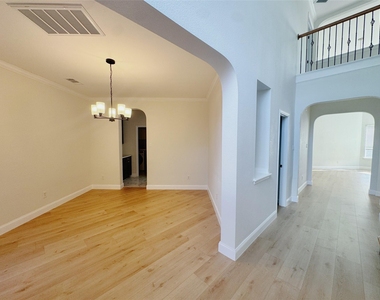 8339 Davis Drive - Photo Thumbnail 5