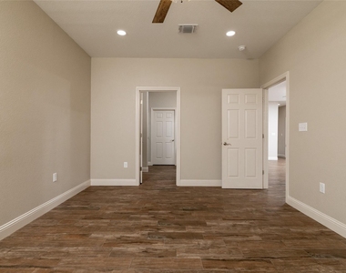 405 Titus Drive - Photo Thumbnail 27