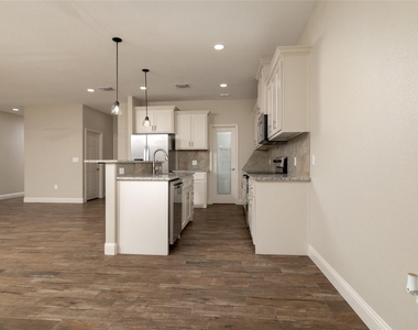 405 Titus Drive - Photo Thumbnail 23