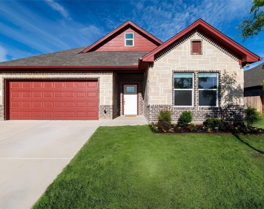 405 Titus Drive - Photo Thumbnail 38