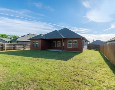405 Titus Drive - Photo Thumbnail 37