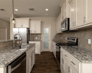 405 Titus Drive - Photo Thumbnail 16