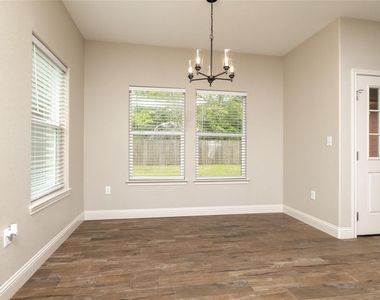 405 Titus Drive - Photo Thumbnail 14