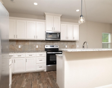 405 Titus Drive - Photo Thumbnail 20