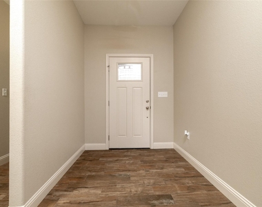 405 Titus Drive - Photo Thumbnail 4