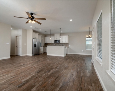 405 Titus Drive - Photo Thumbnail 22