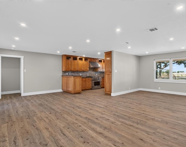 161 Tomlinson Road - Photo Thumbnail 6