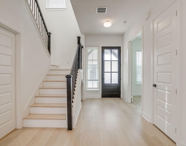708 Pheasant Run Street - Photo Thumbnail 2