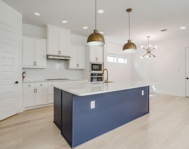 708 Pheasant Run Street - Photo Thumbnail 7