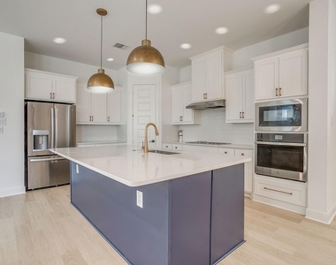 708 Pheasant Run Street - Photo Thumbnail 9