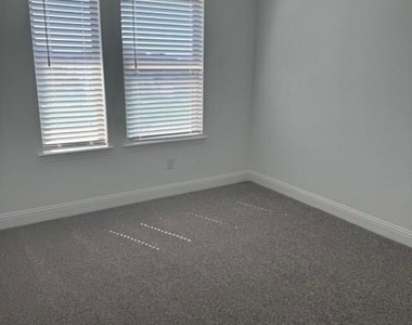 109 North Sky Drive - Photo Thumbnail 23