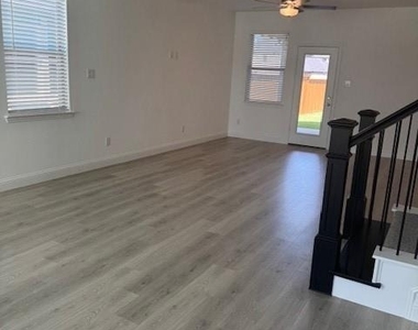 109 North Sky Drive - Photo Thumbnail 5