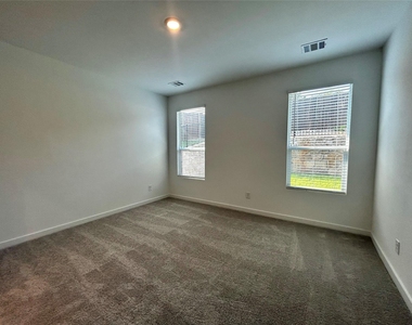 443 Ridge Drive - Photo Thumbnail 10