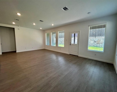 443 Ridge Drive - Photo Thumbnail 5