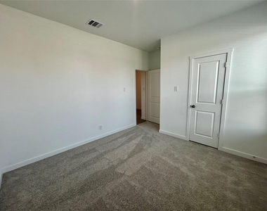 443 Ridge Drive - Photo Thumbnail 19