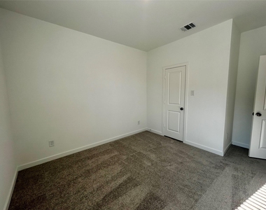 443 Ridge Drive - Photo Thumbnail 17