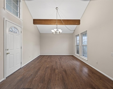 2801 Vancouver Street - Photo Thumbnail 5